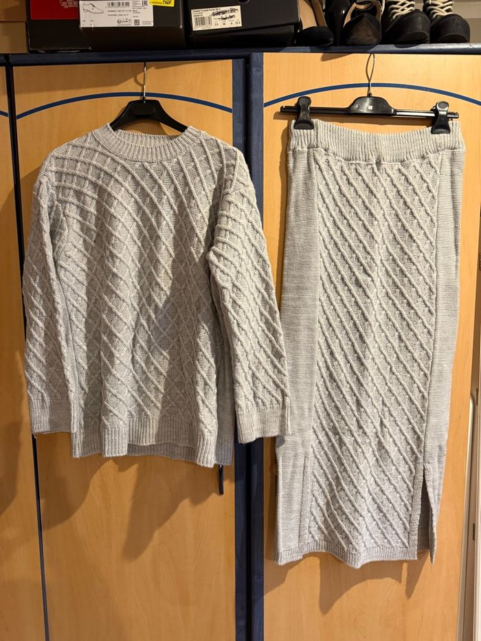 Ensemble gris S/M - photo numéro 3