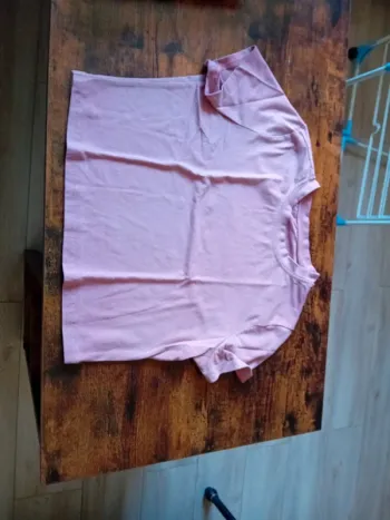Tee shirt court