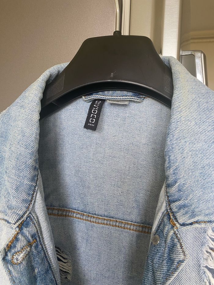 Veste en jeans effet déchirée H&m taille 36 - photo numéro 4