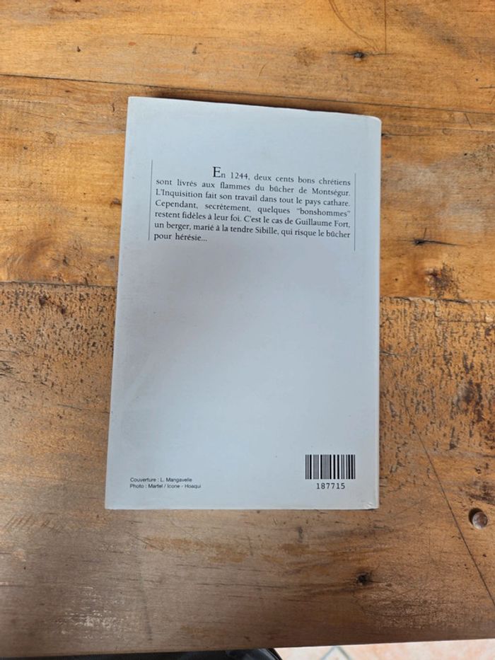 Livre "Le dernier bûcher" - photo numéro 2