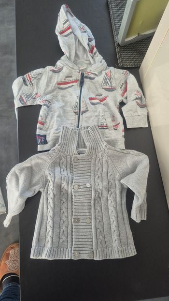 Vend 2 gilet  9 mois garçon