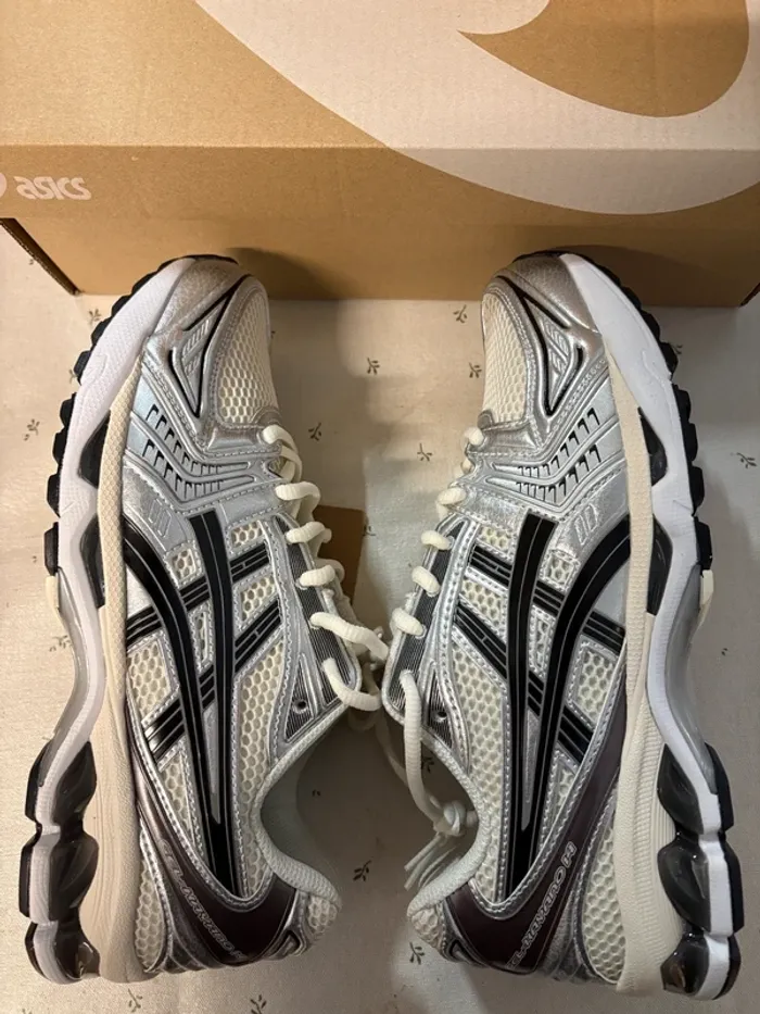 Asics Gel-Kayano 14 Noir Blanc Argent Taille 40 - photo numéro 2