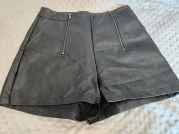 Short cuir