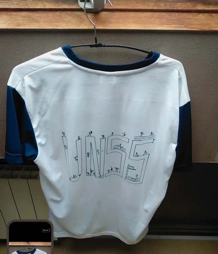 T-shirt neuf de sport - photo numéro 2