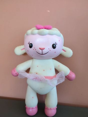 figurine docteur la peluche Disney