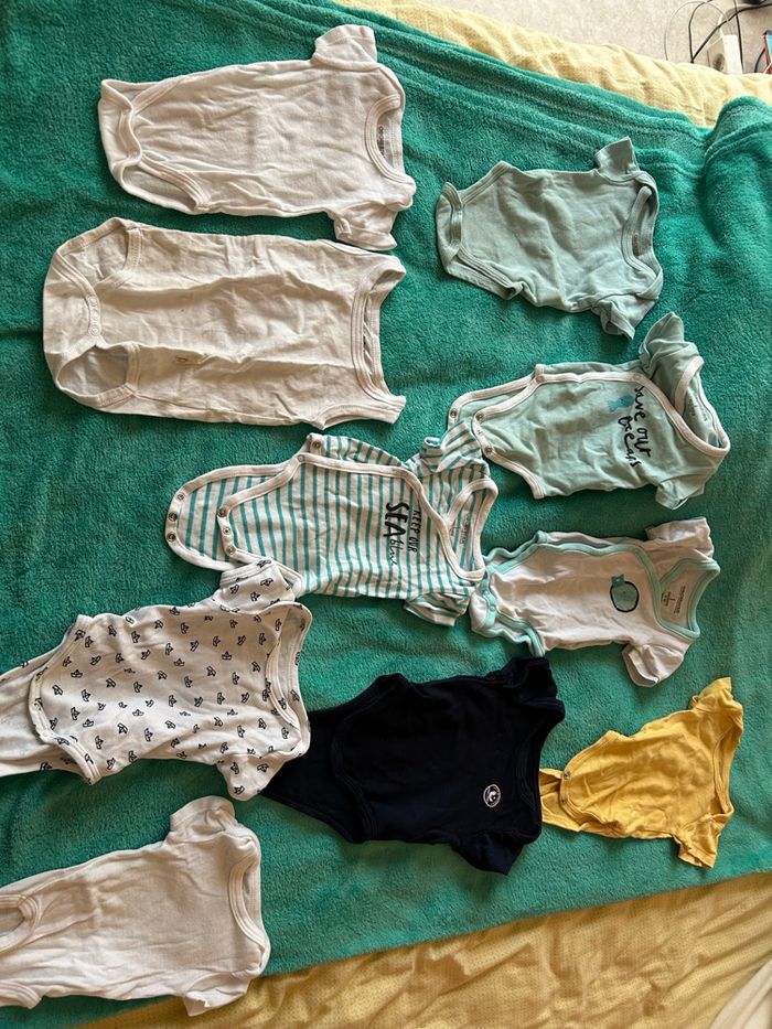 Lot bodies et pyjamas - photo numéro 7