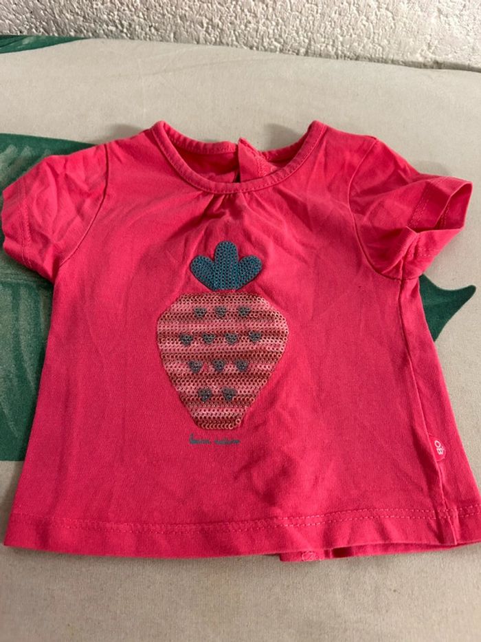 Tee shirt obaibi 3 mois très bon état sequins fraise