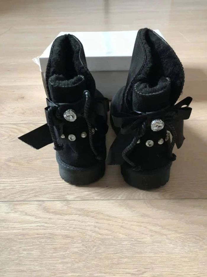 Bottines noires fourrées neuves pointure 37 - photo numéro 5