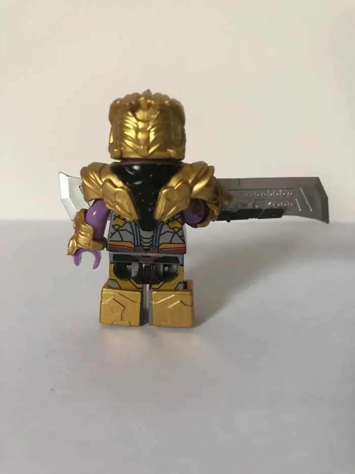 Figurine type lego Thanos. Marvel - photo numéro 4