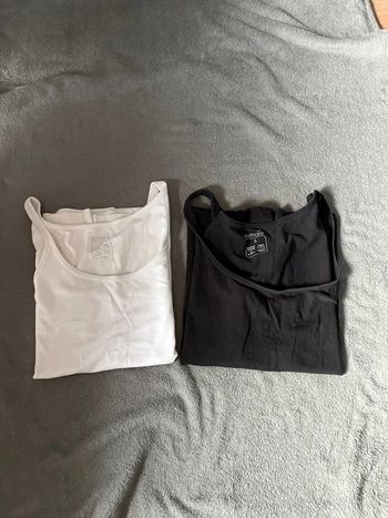 2 tee-shirts a bretelles