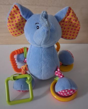 Hochet éléphant bleu à suspendre
