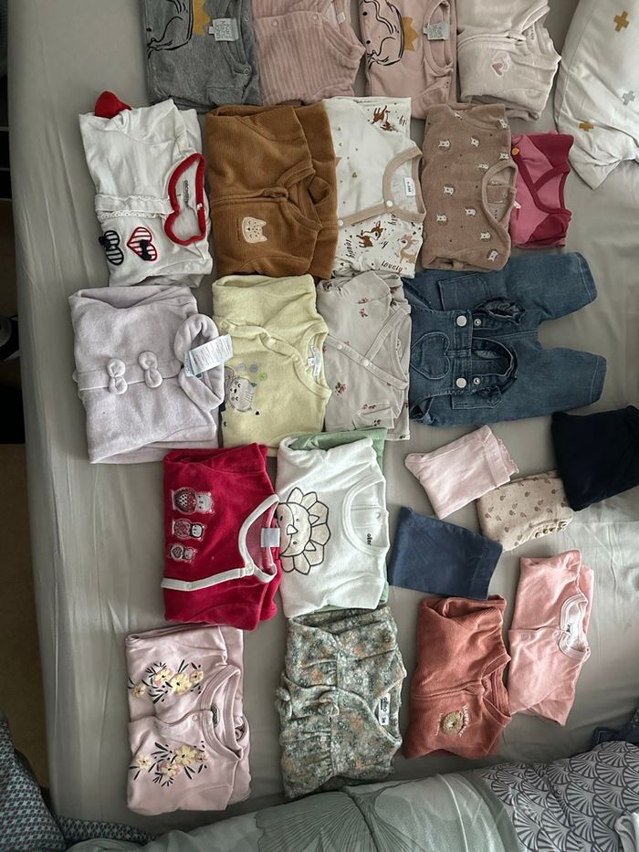 Lot pyjamas et divers - photo numéro 4
