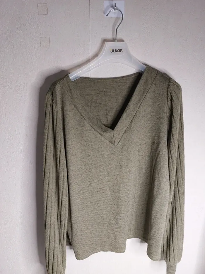 Tee-shirt manche longue col v kaki (shein)