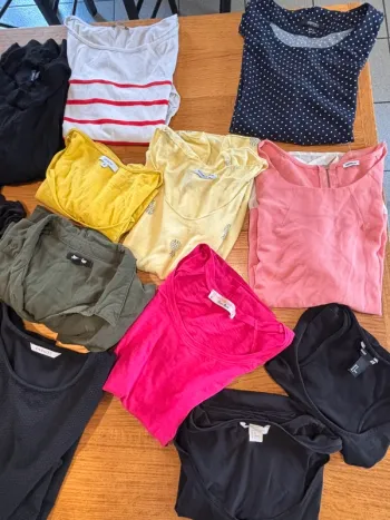 Lot vêtement de 22 pièces taille M