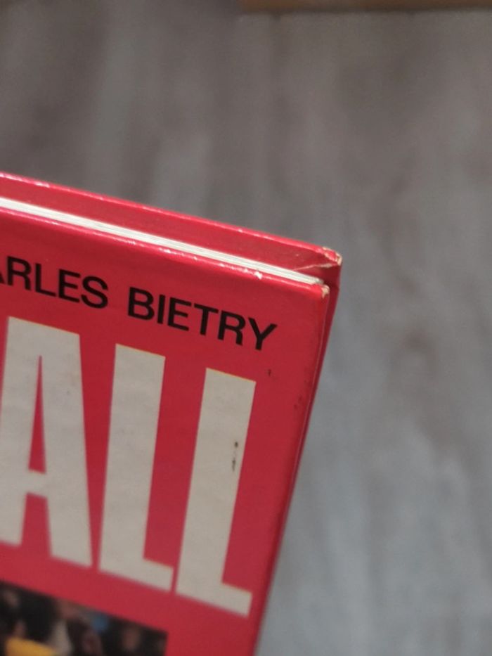 Vintage 40 ans Le livre d'or du football 1983 Charles bietry - photo numéro 9