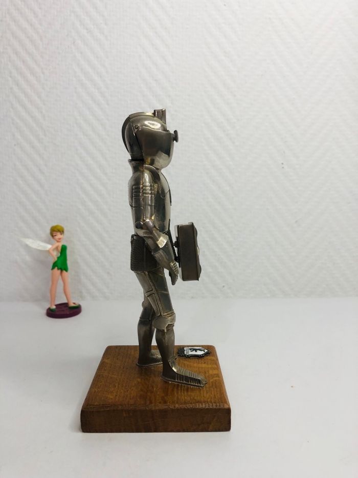 Briquet de table chevalier en armure avec calendrier perpétuel - photo numéro 6