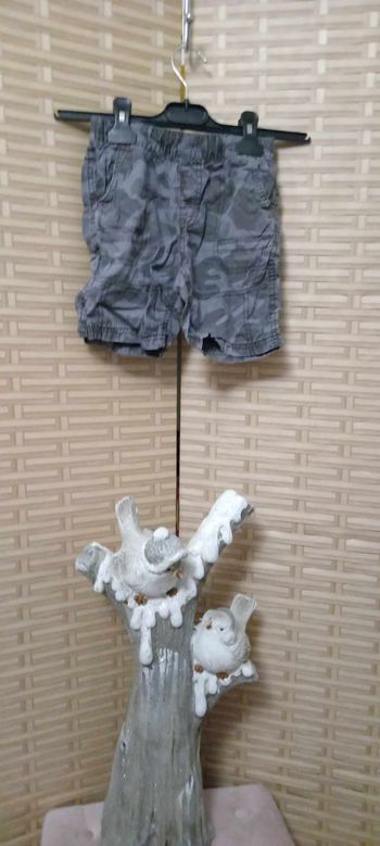 Short gris militaire taille 4 ans marque NKY