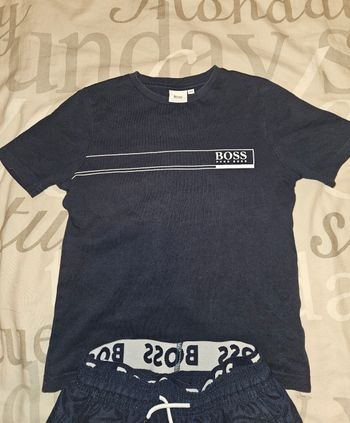 Ensemble Hugo Boss taille 6 ans