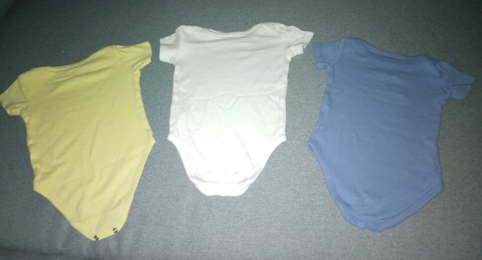 Lot 3 body courtes manches 12mois en TBE - photo numéro 5