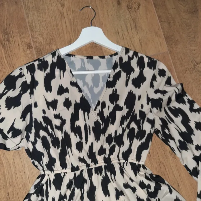 Robe évasée cintrée noire et beige - photo numéro 2