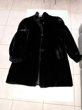 Manteau court soyeux