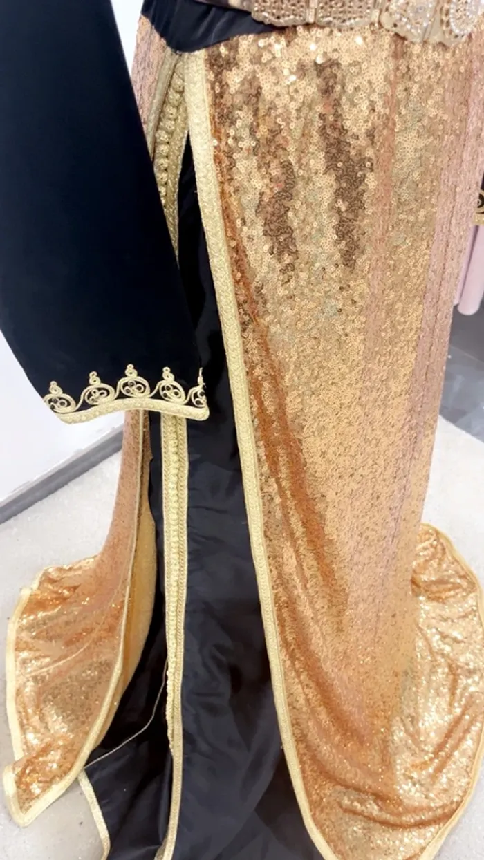 Joli caftan brodé - photo numéro 4