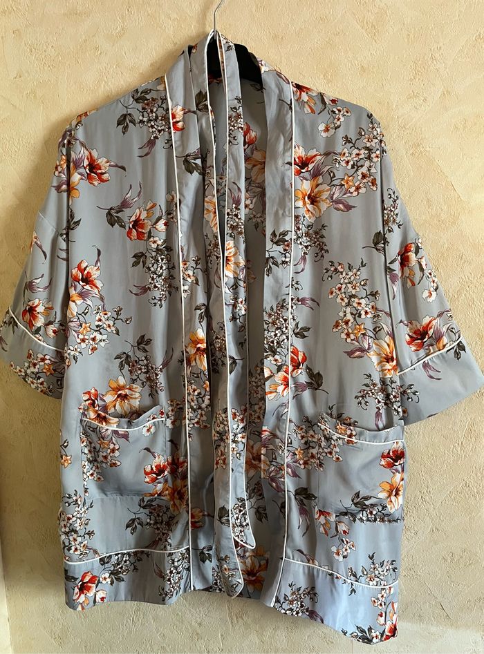 Kimono homewear satiné gris fleuri  (M)