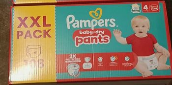 Couches Pampers taille 4 xxl neuf