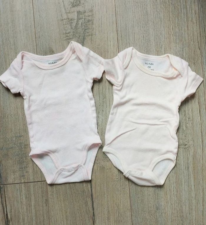 Lot 2 bodies manches courtes Kiabi 3 mois