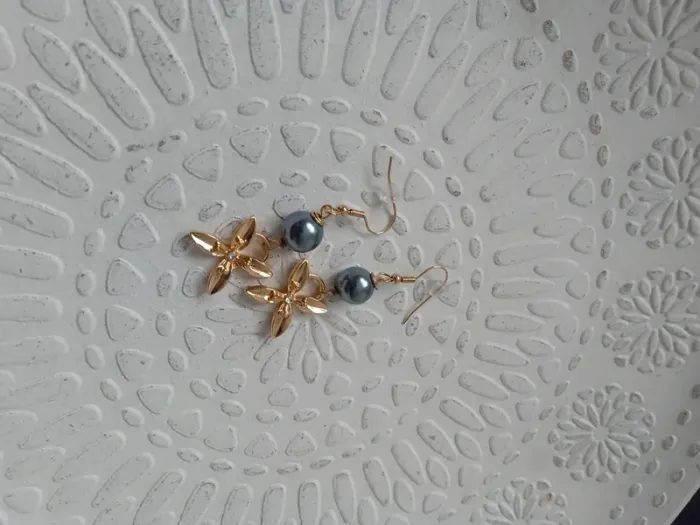 Boucles d'oreilles vintages perles de culture d'eau douce naturelles - photo numéro 3