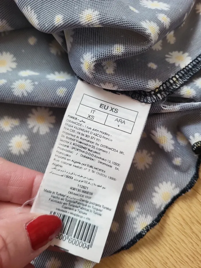 Top resille noir à fleurs blanches et jaunes XS - photo numéro 2