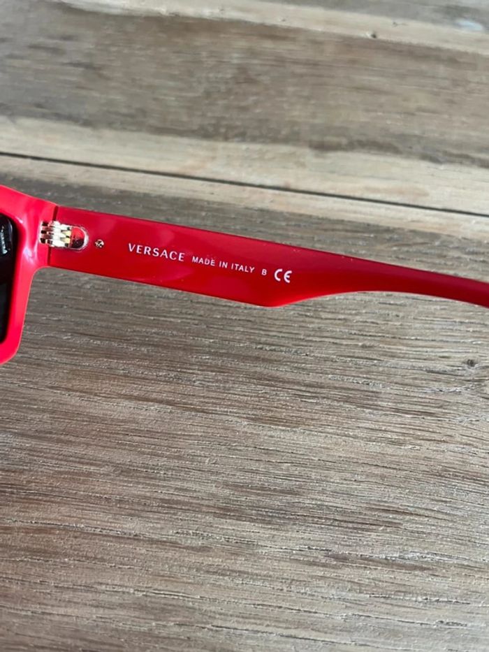 Lunettes de soleil rouges Versace - photo numéro 3