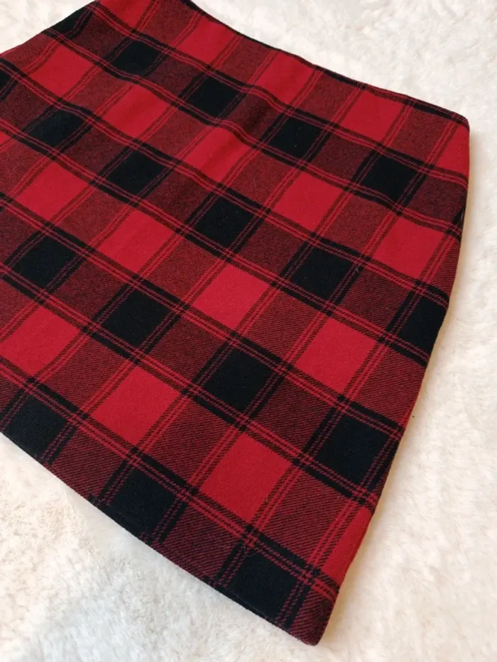 Mini-jupe à carreaux rouge et noir Uniqlo – Taille medium - photo numéro 2