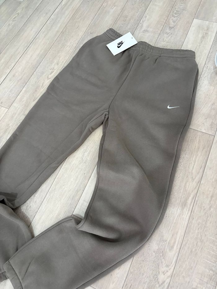 Jogging Nike Taille S - photo numéro 2