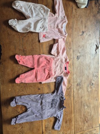 Vêtements bébé fille taille 1 mois