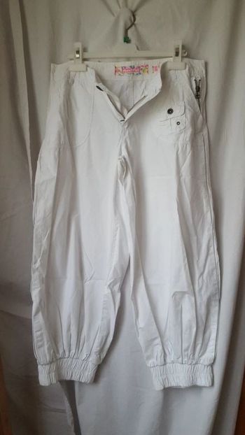 Pantacourt long et ample. Pas très èpais