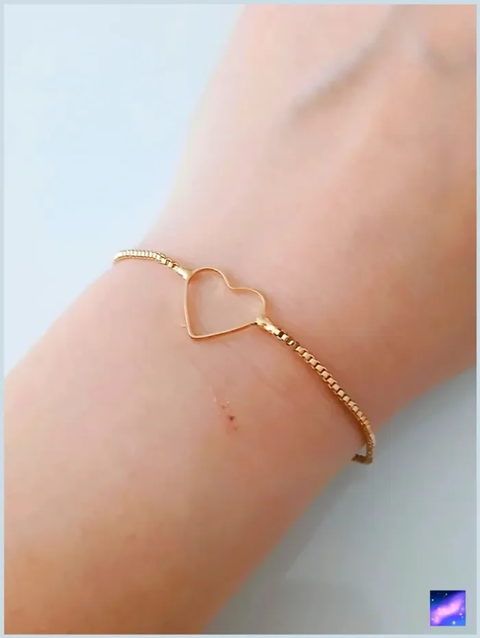 Bracelet doré coeur tendance – Élégant et lumineux - photo numéro 2