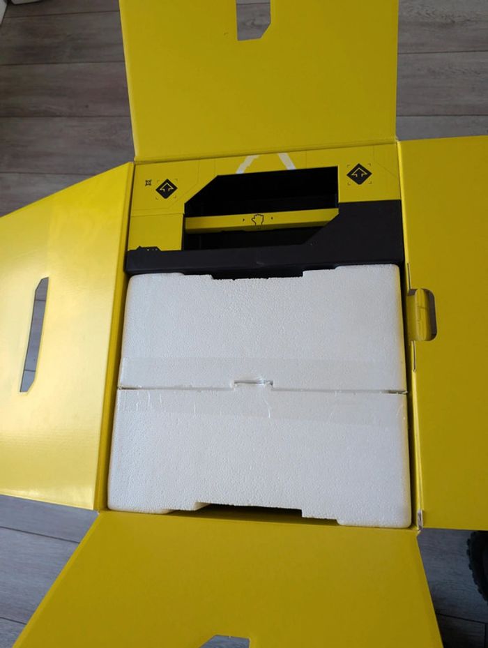 Coffret collector Cyberpunk 2077 PS4/Ps5 Neuf - photo numéro 11