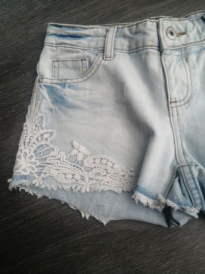 Short en jean à dentelle + effet usé T. 34 - photo numéro 2
