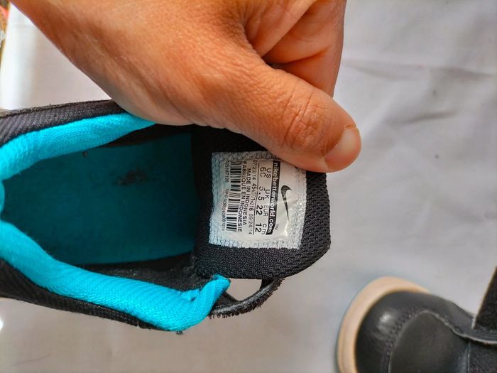 Chaussures Nike taille 22 - photo numéro 5