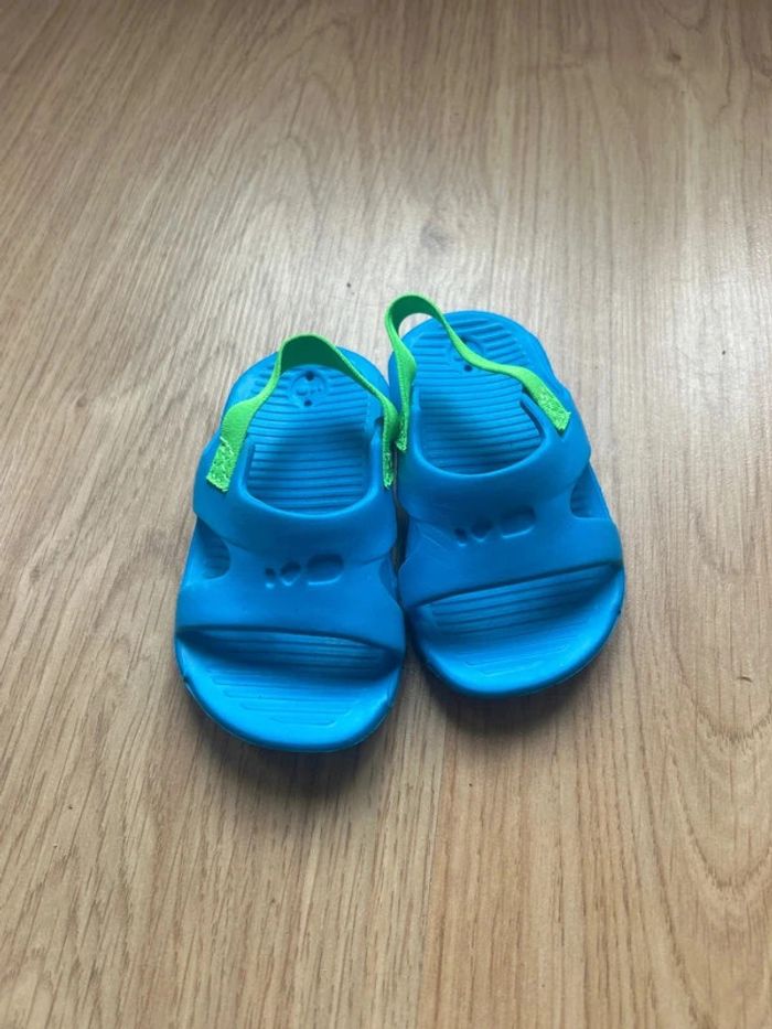 Sandales taille 19/20 neuves