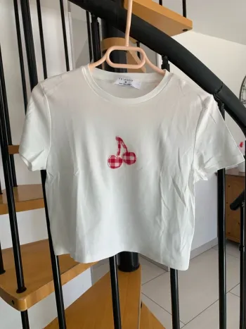 Tee shirt court