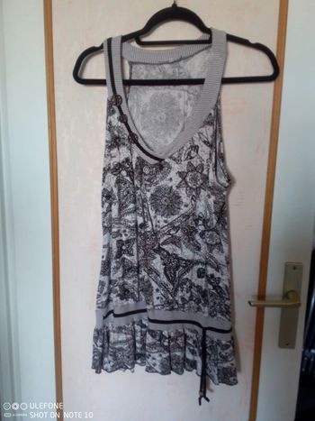 T shirt/ haut taille 46/48