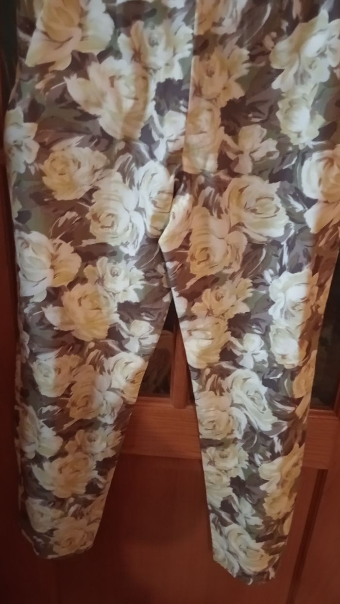 Pantalon fleuri  femme Gérard Darel. Taille 42 - photo numéro 2