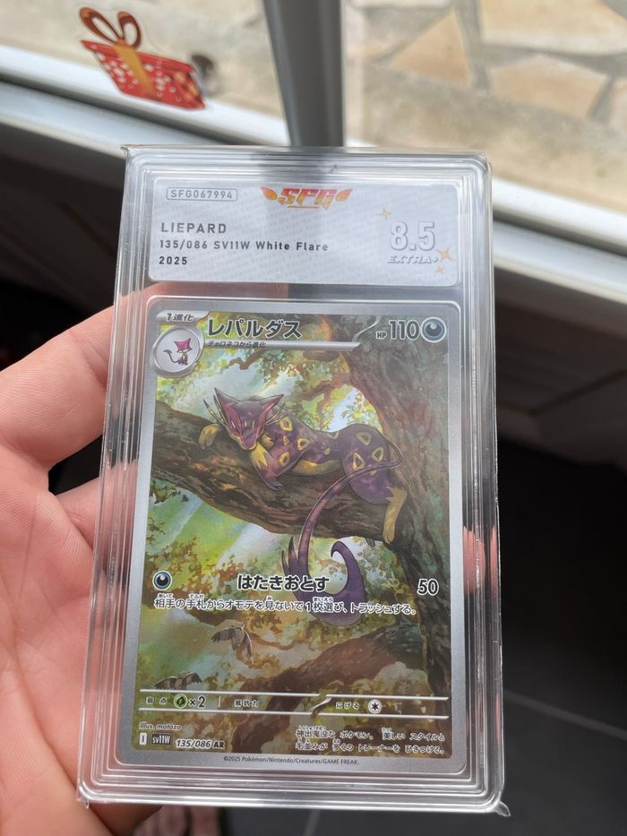 Pokémon carte gradée Léopardus AR SFG 8.5