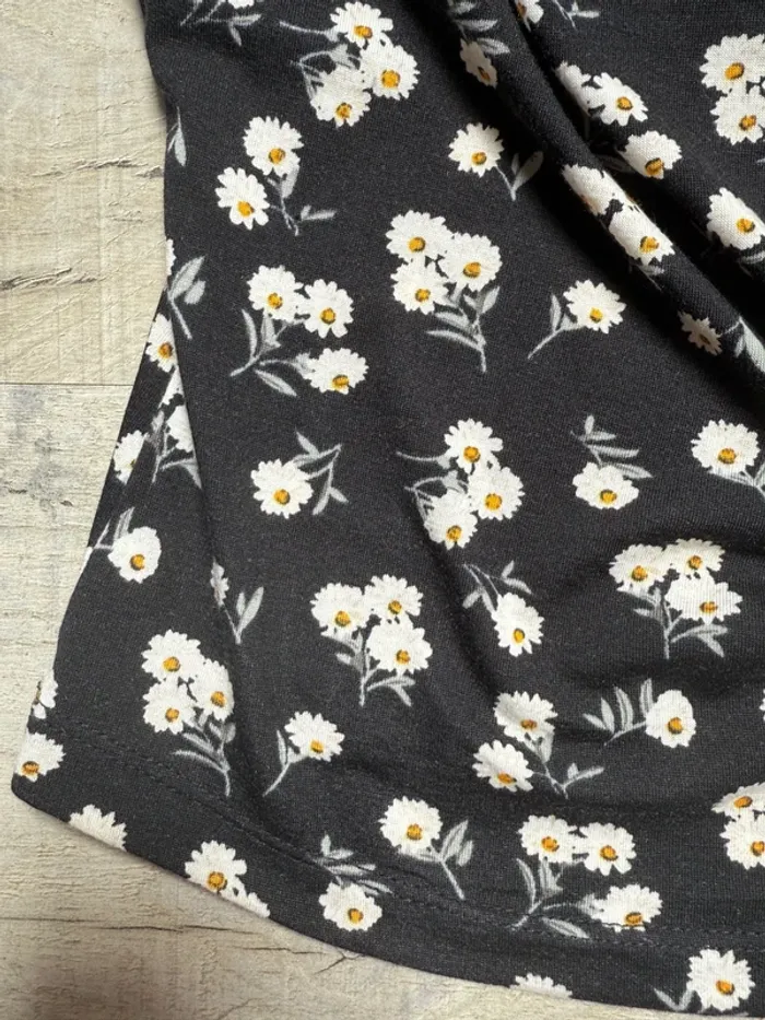Caraco noir fleuri marguerites – top été chic - photo numéro 3