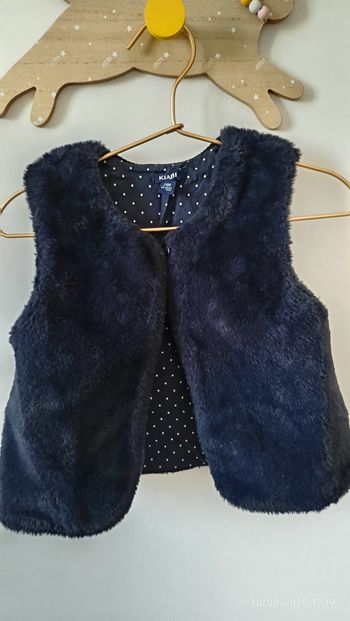 Gilet fausse fourrure et chapeau de
