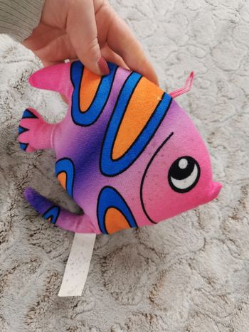 Peluche pousson rose à suspendre