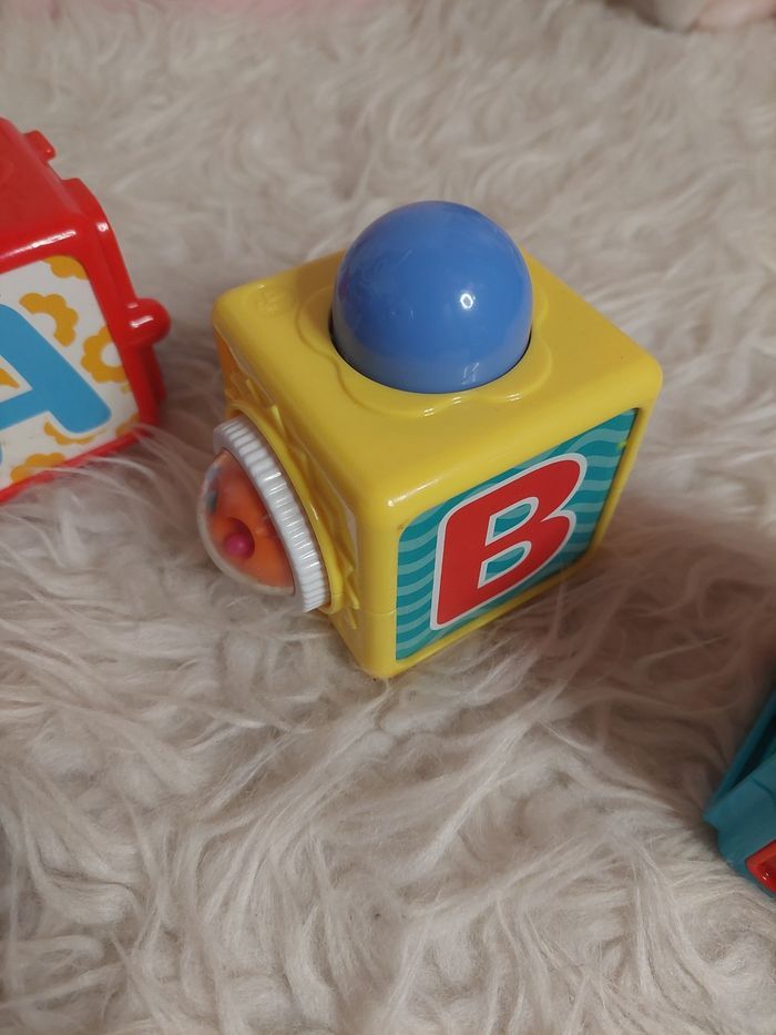 Lot 3 cubes activités à emboiter jeux d'éveil bébé Fisher Price TBE 🎲 - photo numéro 3