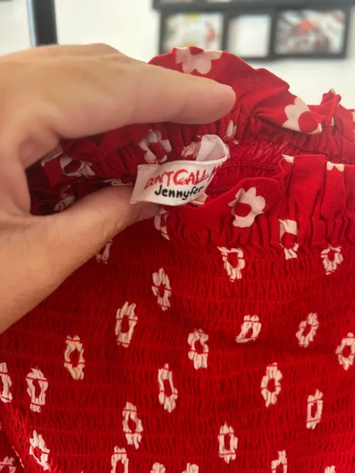 Robe rouge à fleurs - photo numéro 2